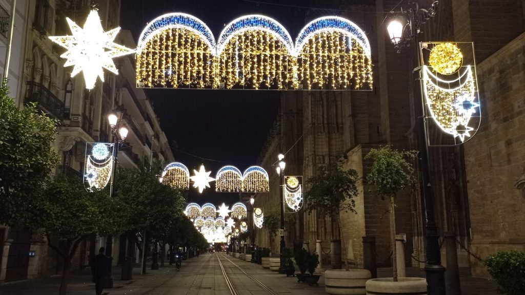 Avenida-Constitucion-Sevilla-Navidad-encendidas_1739536055_171086435_1200x675