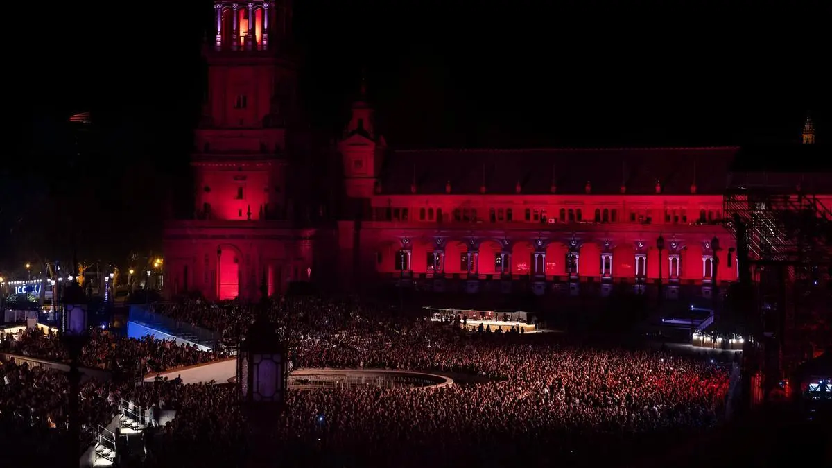AITANA EN PLAZA DE ESPAÑA – ICÓNICA FEST